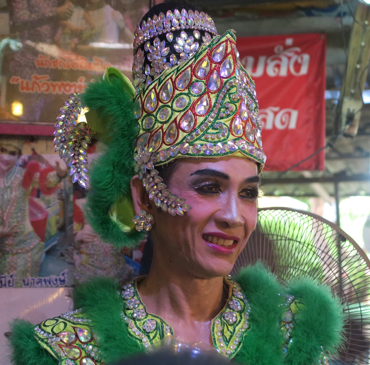 Pattaya ladyboy: origini, evoluzione e impatto nella cultura thailandese